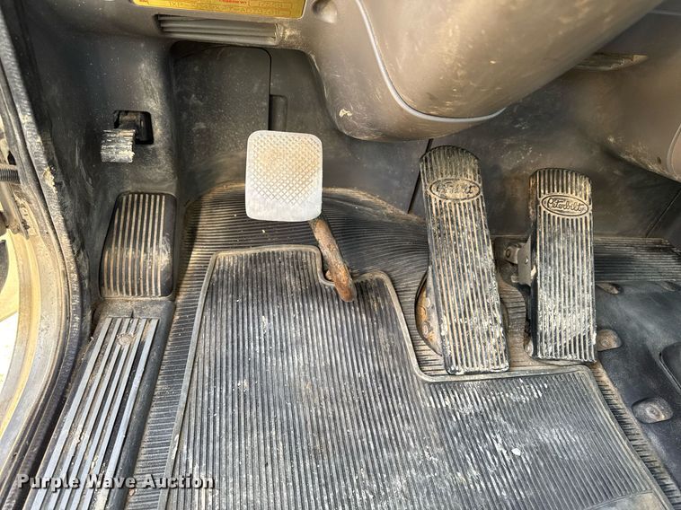 image for item EM3584 2010 Peterbilt 389 winch truck