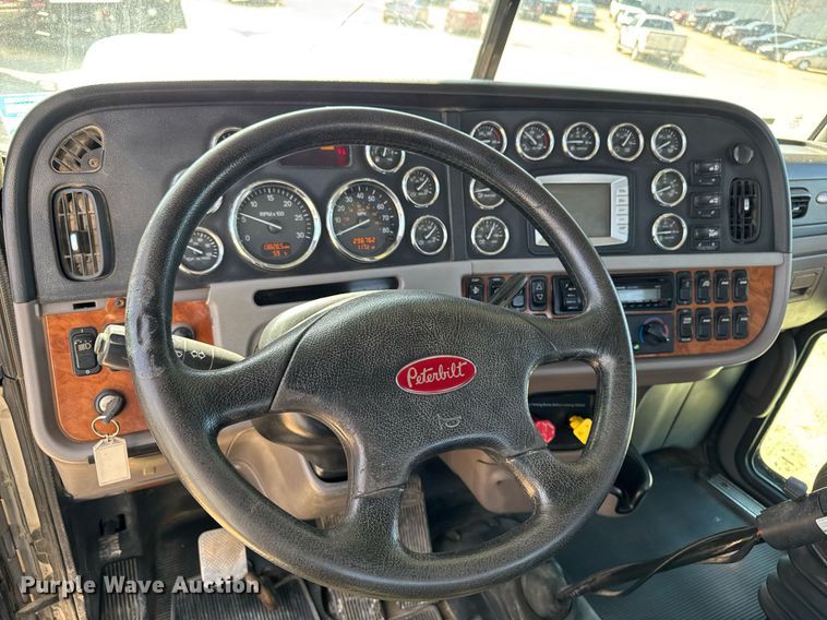 image for item EM3584 2010 Peterbilt 389 winch truck