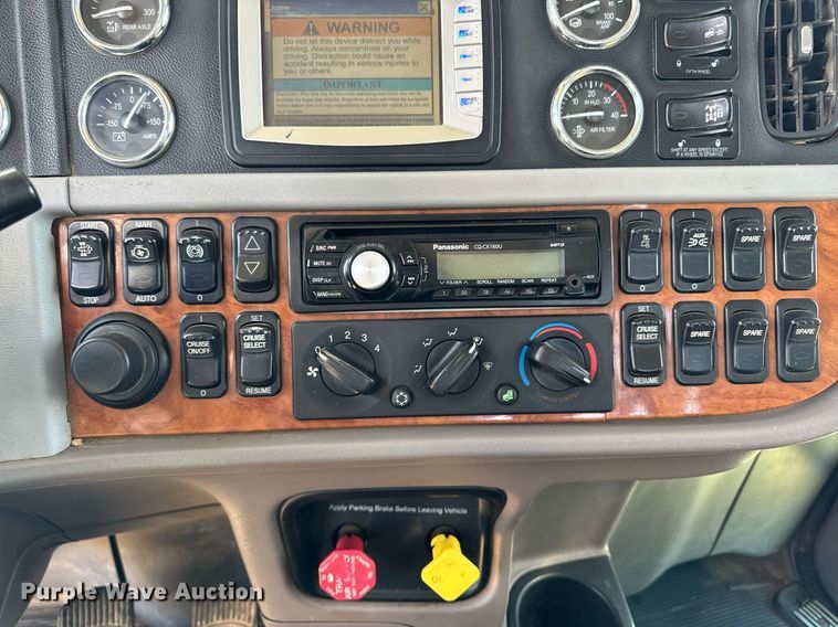 image for item EM3584 2010 Peterbilt 389 winch truck