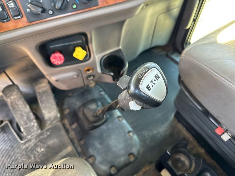 image for item EM3584 2010 Peterbilt 389 winch truck