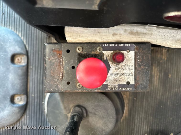 image for item EM3584 2010 Peterbilt 389 winch truck