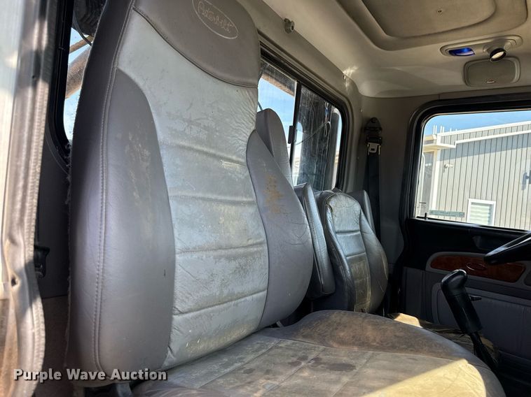 image for item EM3584 2010 Peterbilt 389 winch truck