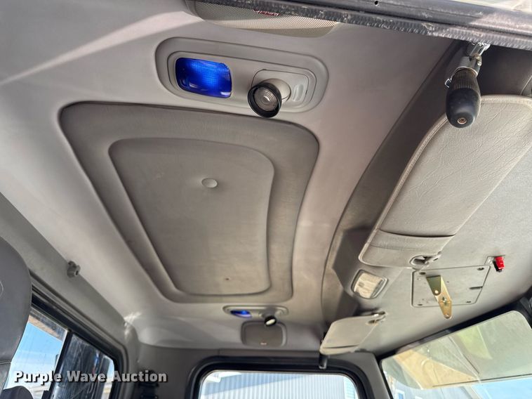 image for item EM3584 2010 Peterbilt 389 winch truck