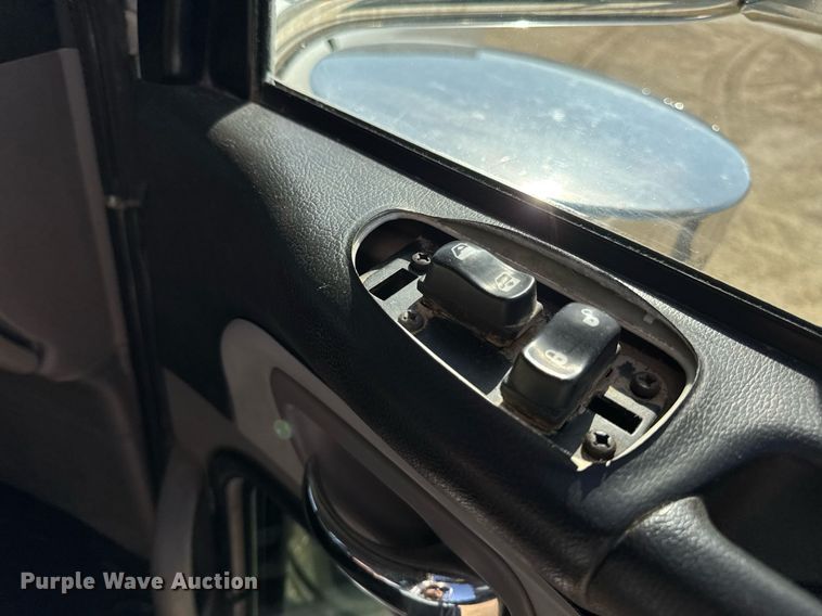 image for item EM3584 2010 Peterbilt 389 winch truck