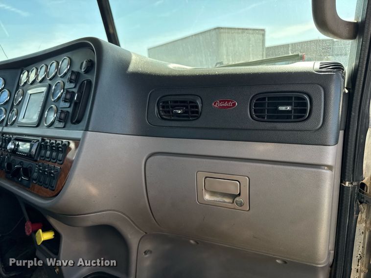 image for item EM3584 2010 Peterbilt 389 winch truck