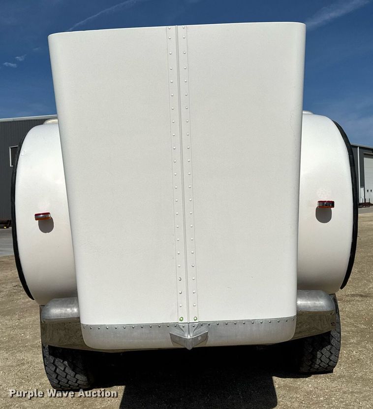 image for item EM3584 2010 Peterbilt 389 winch truck