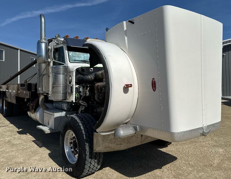 image for item EM3584 2010 Peterbilt 389 winch truck