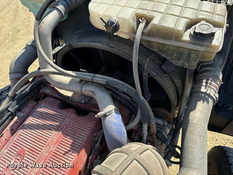 image for item EM3584 2010 Peterbilt 389 winch truck