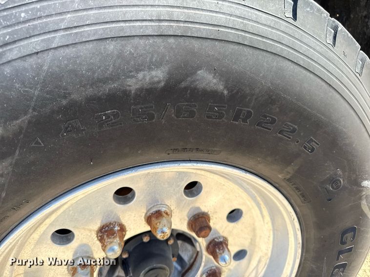 image for item EM3584 2010 Peterbilt 389 winch truck