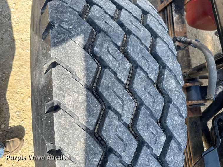 image for item EM3584 2010 Peterbilt 389 winch truck