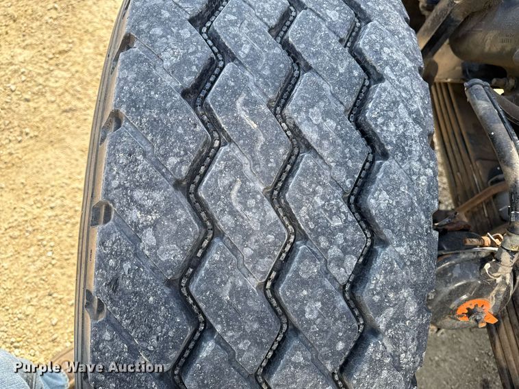 image for item EM3584 2010 Peterbilt 389 winch truck