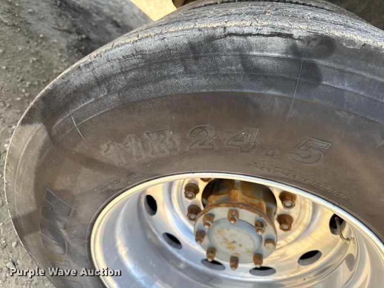 image for item EM3584 2010 Peterbilt 389 winch truck