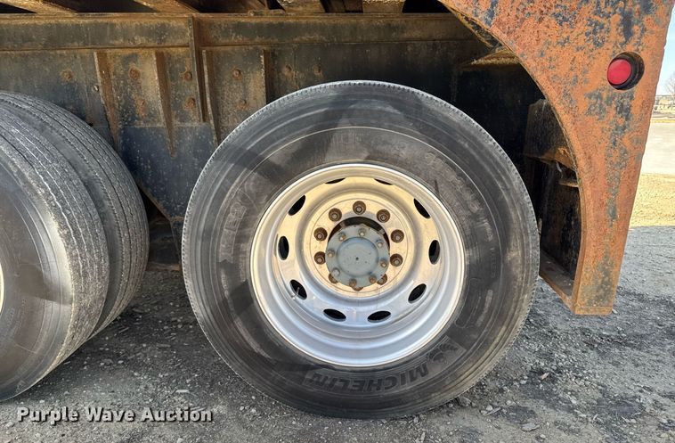 image for item EM3584 2010 Peterbilt 389 winch truck