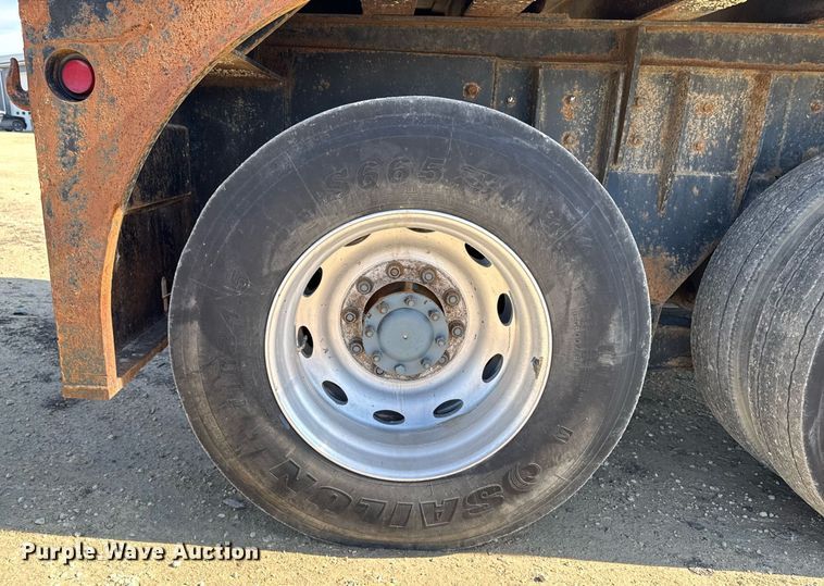 image for item EM3584 2010 Peterbilt 389 winch truck