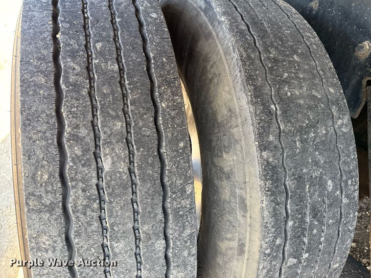 image for item EM3584 2010 Peterbilt 389 winch truck