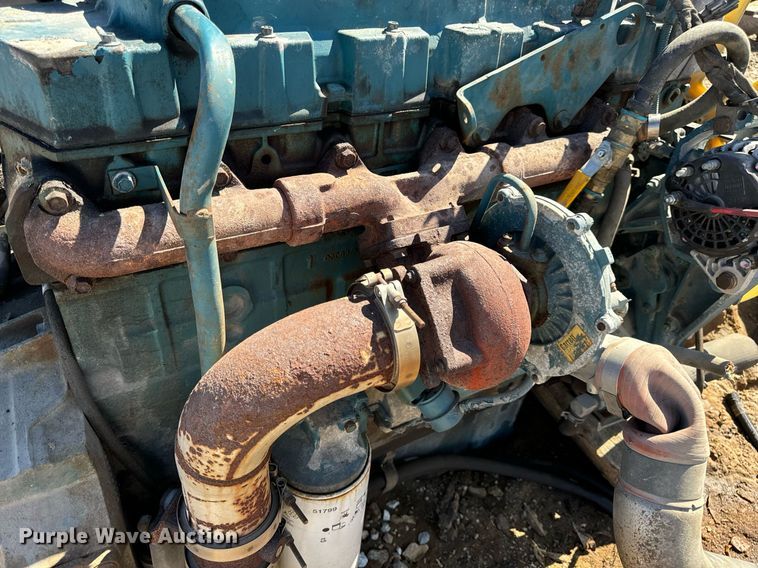 image for item EN5175 2002 International DT466 engine