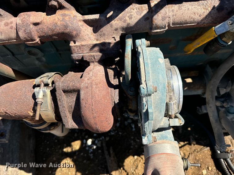 image for item EN5175 2002 International DT466 engine