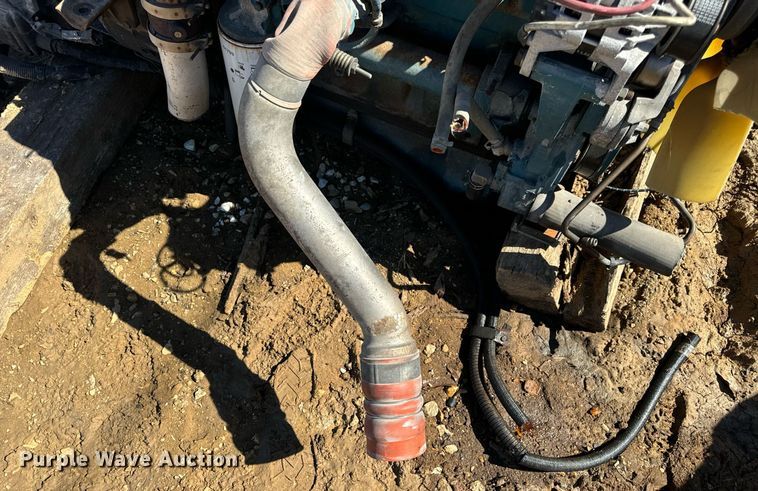 image for item EN5175 2002 International DT466 engine