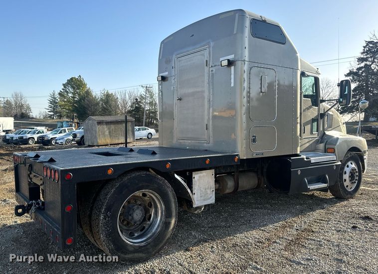 image for item EN5182 2007 Kenworth T600 semi truck