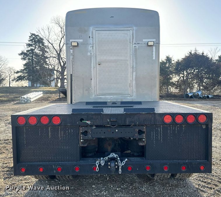 image for item EN5182 2007 Kenworth T600 semi truck