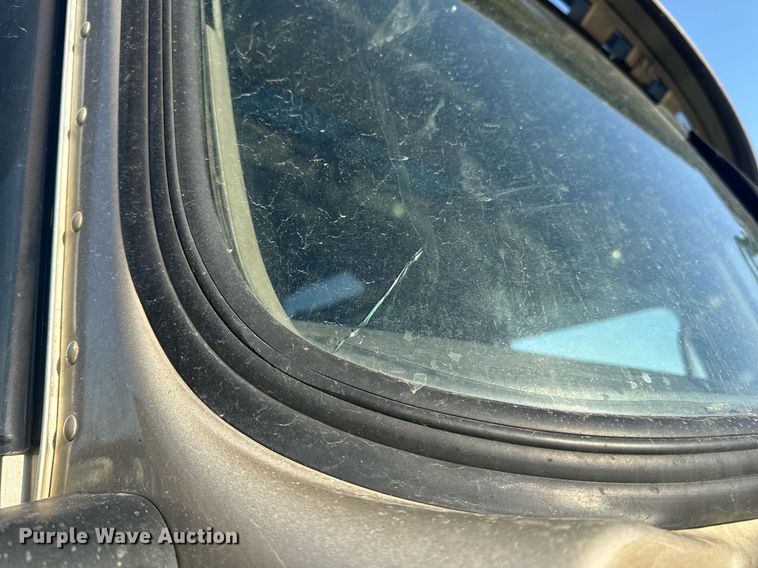 image for item EN5182 2007 Kenworth T600 semi truck