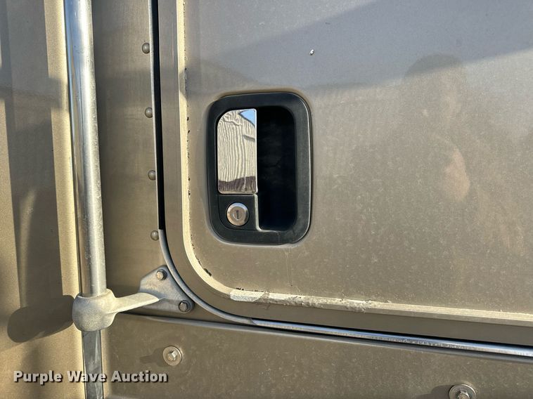 image for item EN5182 2007 Kenworth T600 semi truck