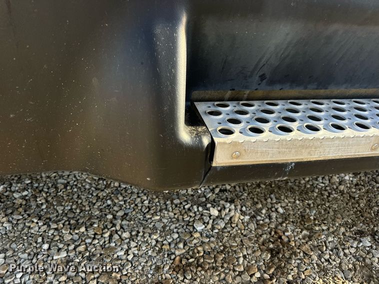 image for item EN5182 2007 Kenworth T600 semi truck