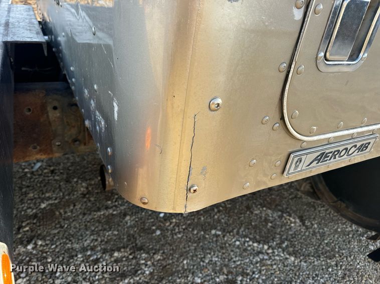 image for item EN5182 2007 Kenworth T600 semi truck