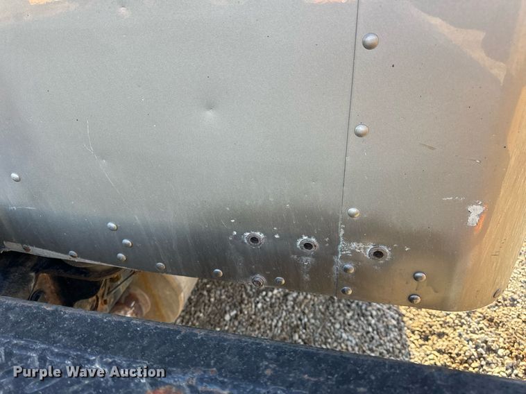 image for item EN5182 2007 Kenworth T600 semi truck