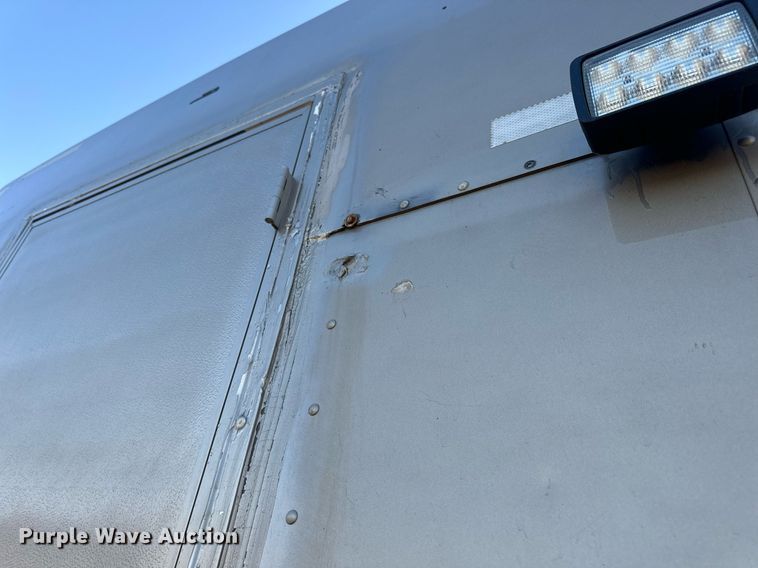 image for item EN5182 2007 Kenworth T600 semi truck