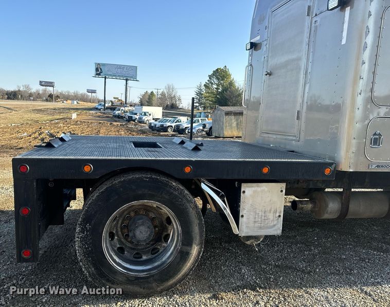 image for item EN5182 2007 Kenworth T600 semi truck