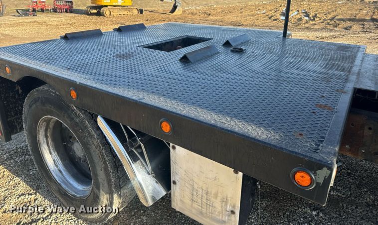 image for item EN5182 2007 Kenworth T600 semi truck