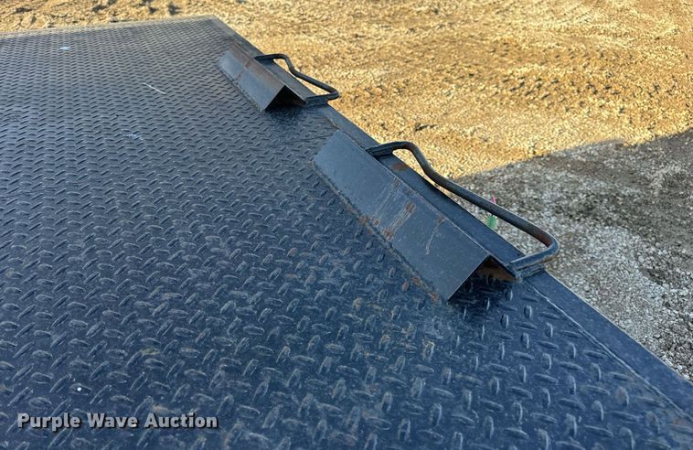 image for item EN5182 2007 Kenworth T600 semi truck