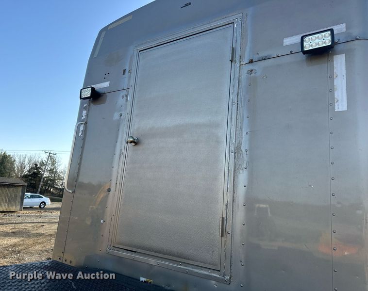 image for item EN5182 2007 Kenworth T600 semi truck