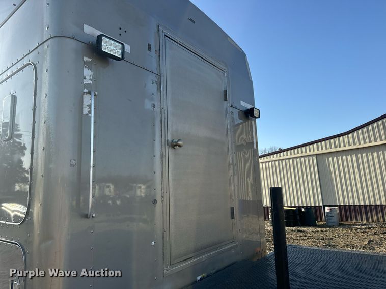 image for item EN5182 2007 Kenworth T600 semi truck