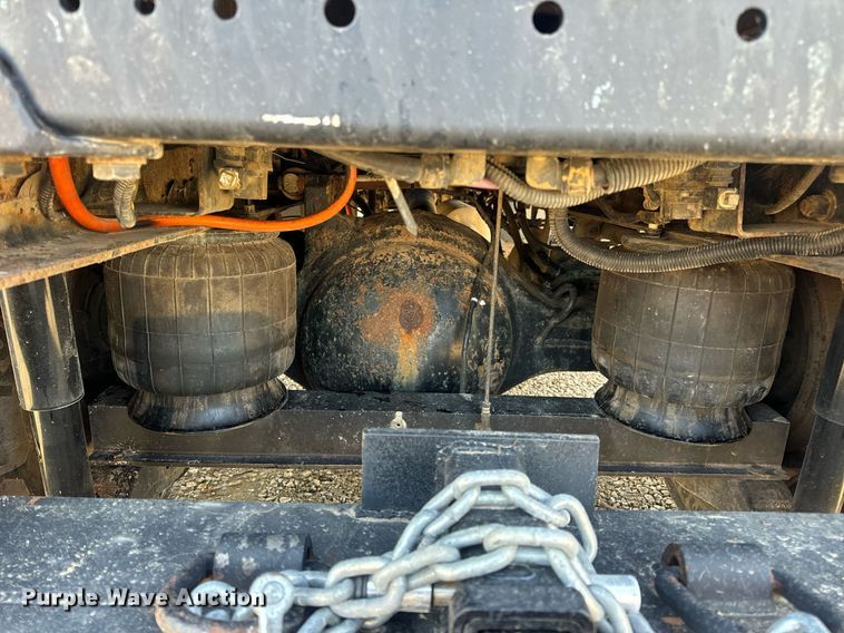 image for item EN5182 2007 Kenworth T600 semi truck