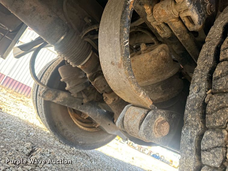 image for item EN5182 2007 Kenworth T600 semi truck