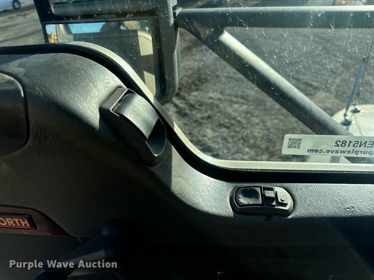 image for item EN5182 2007 Kenworth T600 semi truck