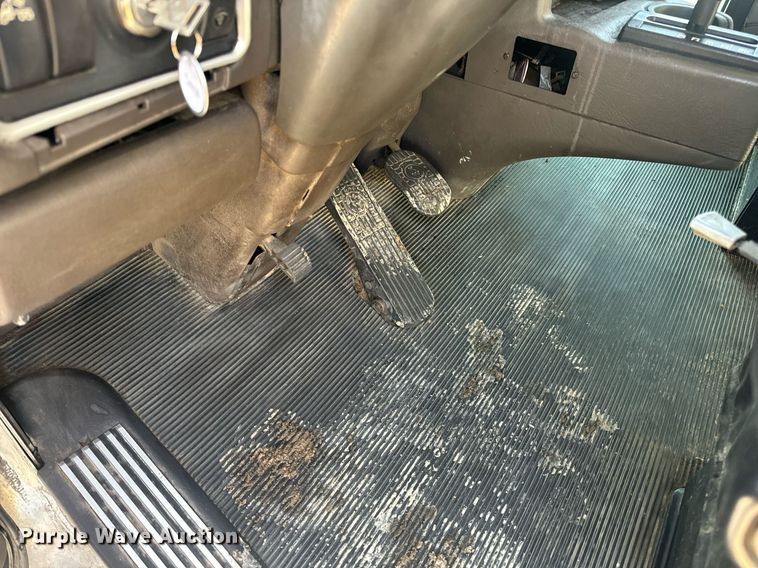 image for item EN5182 2007 Kenworth T600 semi truck