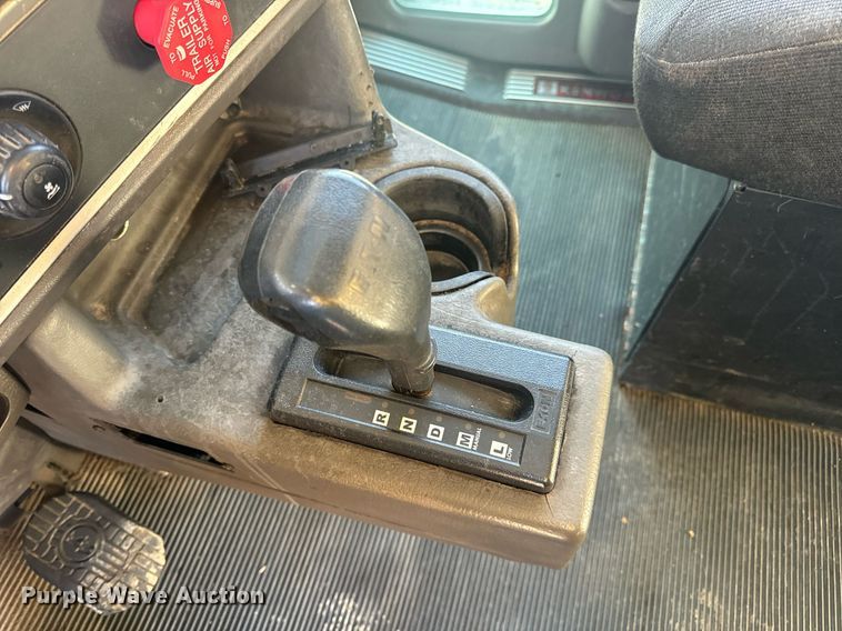 image for item EN5182 2007 Kenworth T600 semi truck