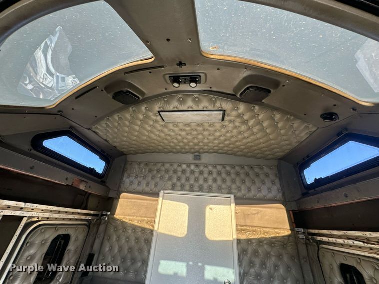 image for item EN5182 2007 Kenworth T600 semi truck