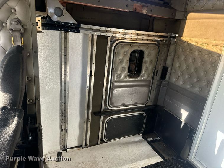 image for item EN5182 2007 Kenworth T600 semi truck