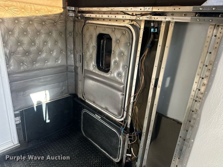 image for item EN5182 2007 Kenworth T600 semi truck