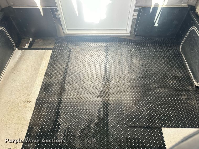 image for item EN5182 2007 Kenworth T600 semi truck