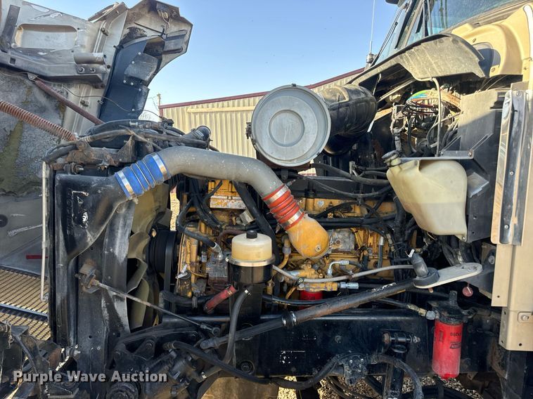 image for item EN5182 2007 Kenworth T600 semi truck