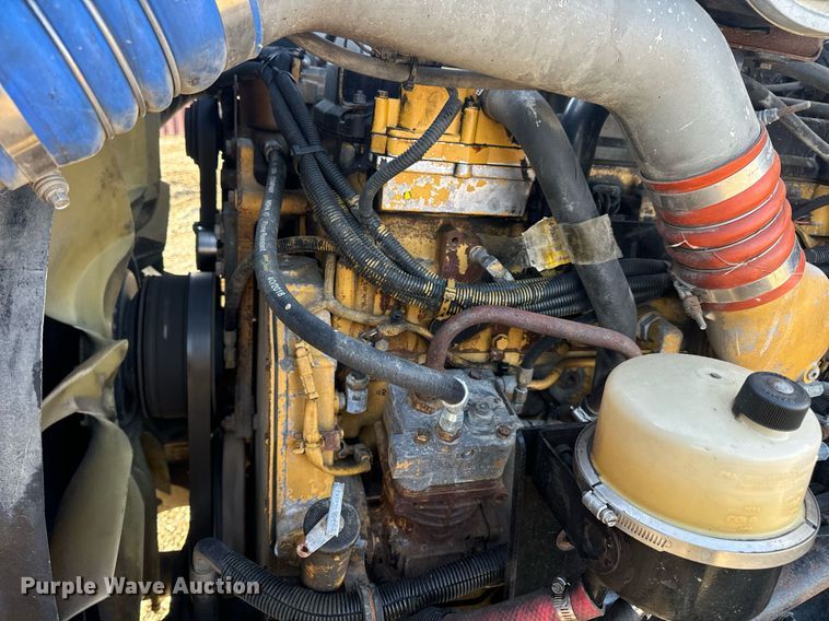 image for item EN5182 2007 Kenworth T600 semi truck