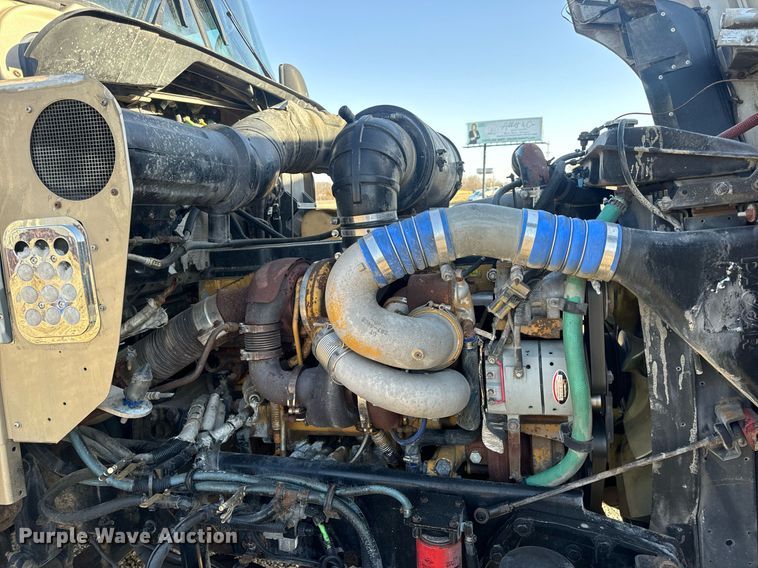 image for item EN5182 2007 Kenworth T600 semi truck