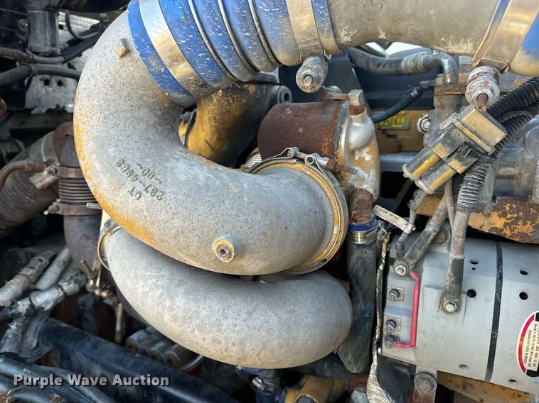 image for item EN5182 2007 Kenworth T600 semi truck