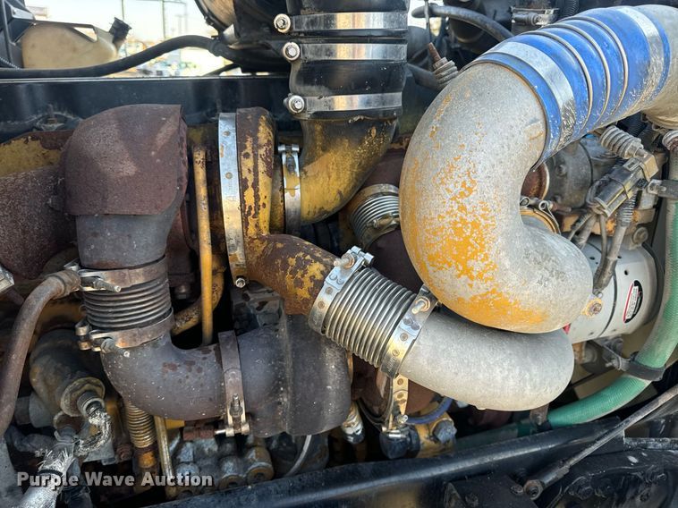 image for item EN5182 2007 Kenworth T600 semi truck