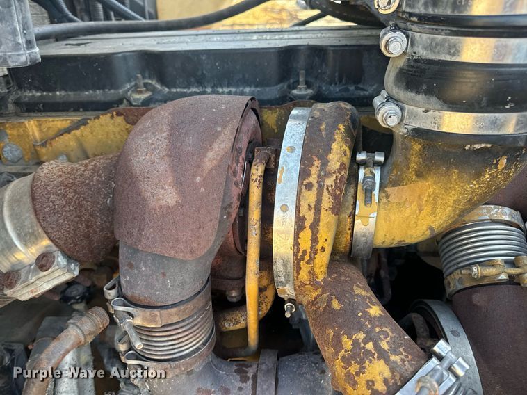 image for item EN5182 2007 Kenworth T600 semi truck